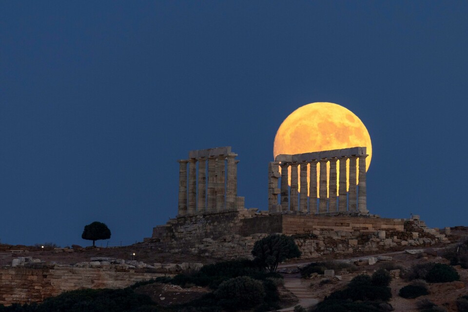 Hellas feirer at det er 50 år siden demokratiet ble gjenopprettet. Hellas feirer at det er 50 år siden demokratiet ble gjenopprettet. Foto: Yorgos Karahalis / AP / NTB