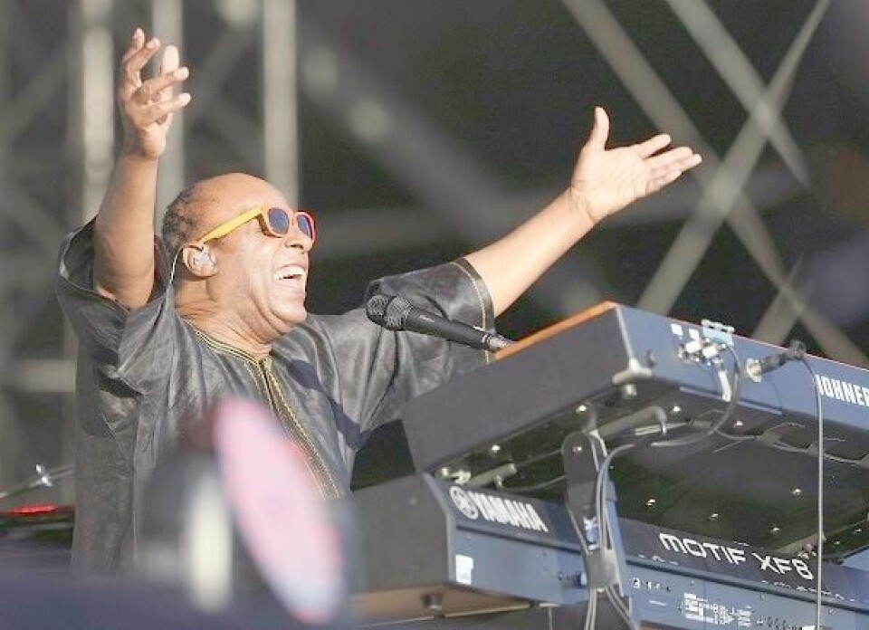 Stevie Wonder er jazz, soul, pop, r&b, latin og mange andre ting, men først og fremst en av populærmusikkens store, det understreket han lørdag. Bildet er fra hans konsert i London nylig. FOTO: NTB SCANPIX