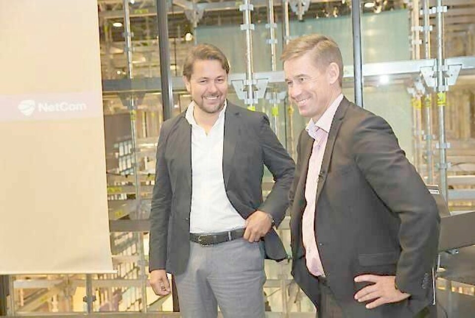 I går ble det klart at NetComs morselskap TeliaSonera kjøper Tele2 Norge for 4,6 milliarder norske kroner. Tele2-sjef Arild Hustad (til venstre) og Netcom-sjef August Baumann er fornøyd med enigheten. FOTO: TERJE BENDIKSBY/NTB SCANPIX