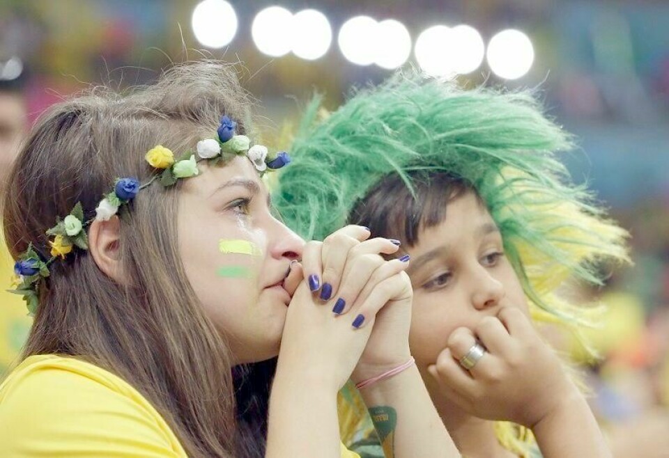 Det ble flere tårer for brasilianske fans under bronsekampen i Brasilia lørdag kveld. FOTO: HASSAN AMMAR/NTB SCANPIX