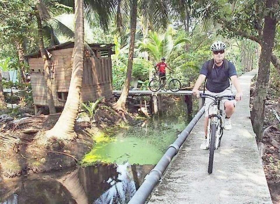 En sykkeltur på de smale gangbruene i Bang Kra Jao-området i den sørlige delen av Bangkok er ikke for pyser.