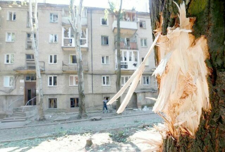 Et boligstrøk i Donetsk bærer preg av kamper. Ifølge FN har over 1.100 mennesker blitt drept i konflikten siden midten av april. FOTO: REUTERS/ NTB SCANPIX