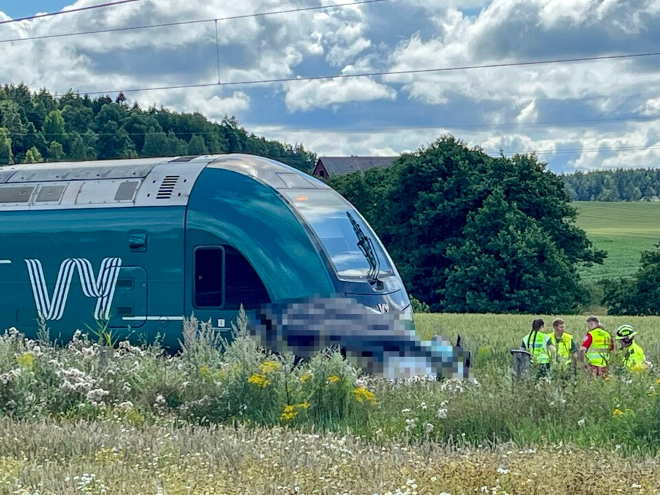 Illustrasjonsfoto Nødetatene arbeider på stedet etter at et tog kjørte på en bil i Skjeberg i Østfold onsdag ettermiddag. Foto: Johnny Larsen / NTB