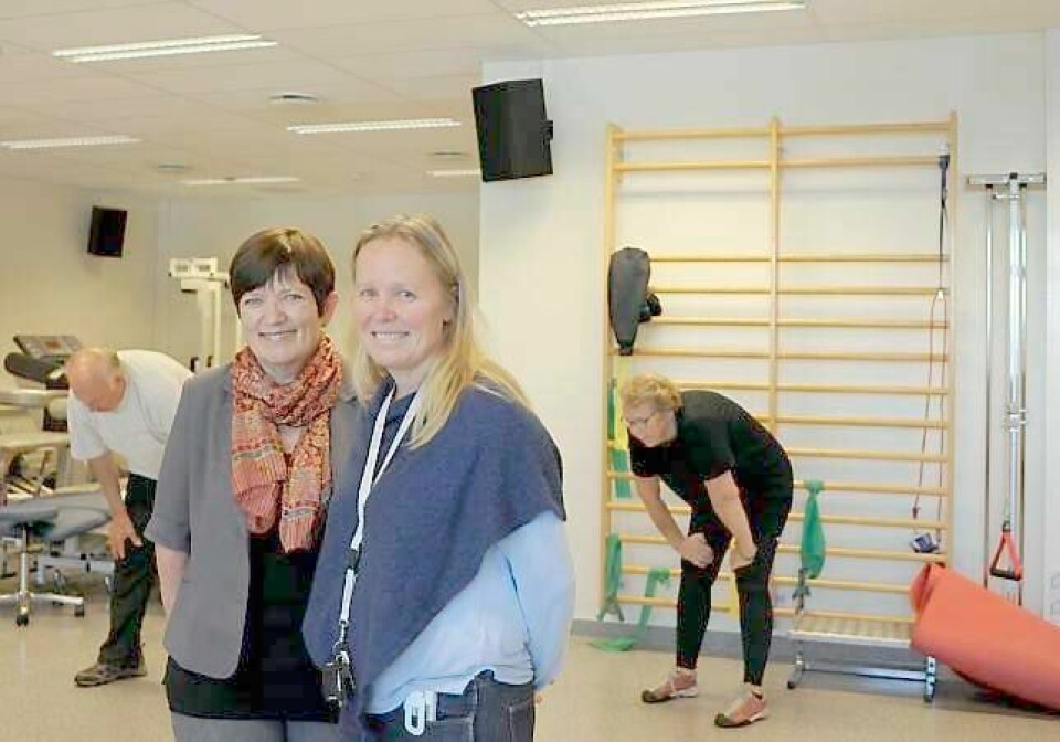 Dagens treningsfasiliteter ved Drammen sykehus fungerer til sitt bruk, men både klinikkdirektør Britt Eidsvoll og seksjonsleder for fysioterapeutene Siri Heggelund ser absolutt behovet for et nytt og trivelig treningstilbud for sykehusets kreftpasienter. FOTO: PERNILLE VESTENGEN