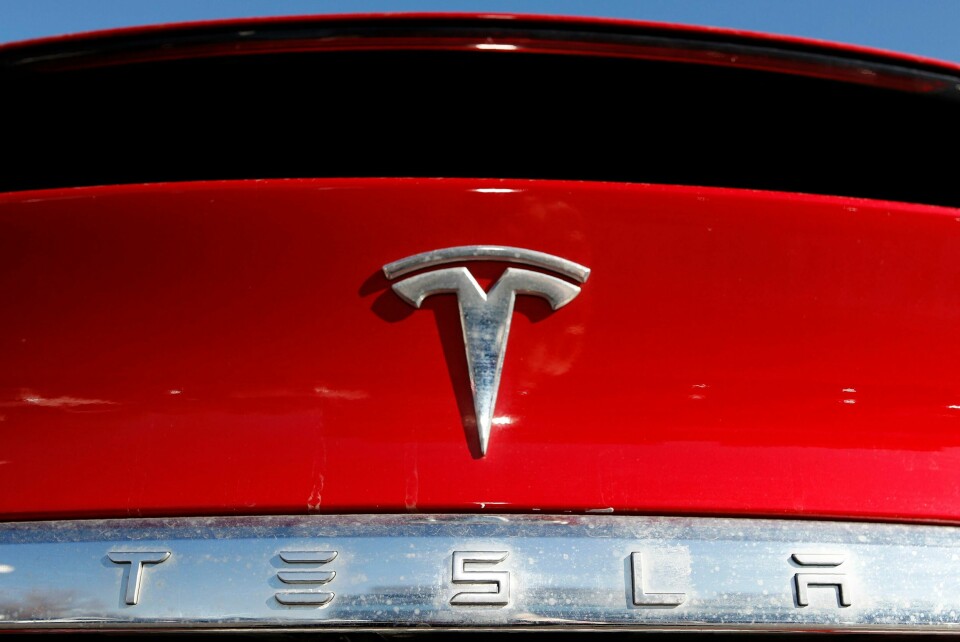Elbilselskapet Tesla tilbakekaller mer enn 1,8 millioner biler på grunn av et panserproblem som kan øke risikoen for krasj. Elbilselskapet Tesla kallar tilbake meir enn 1,8 millionar bilar på grunn av eit panserproblem som kan auke risikoen for krasj. Foto: David Zalubowski / AP / NTB