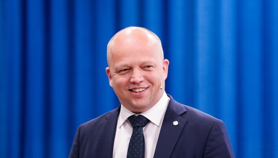 Finansminister Trygve Slagsvold Vedum (Sp) er glad for at kutt i barnehageprisene trer i kraft fra 1. august. Finansminister Trygve Slagsvold Vedum (Sp) tror folk får bedre råd i år. Han la tirsdag fram regjeringens forslag til Revidert nasjonalbudsjett for 2024. Foto: Javad Parsa / NTB