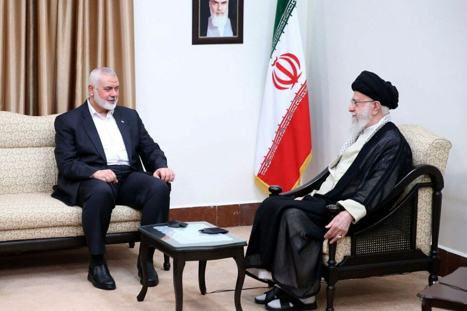 Hamas' politiske leder Ismail Haniyeh og Irans øverste leder Ayatollah Ali Khamenei under et møte i Teheran tirsdag 30 juli. Hamas' politiske leder Ismail Haniyeh og Irans øverste leder Ayatollah Ali Khamenei under et møte i Teheran tirsdag 30 juli.