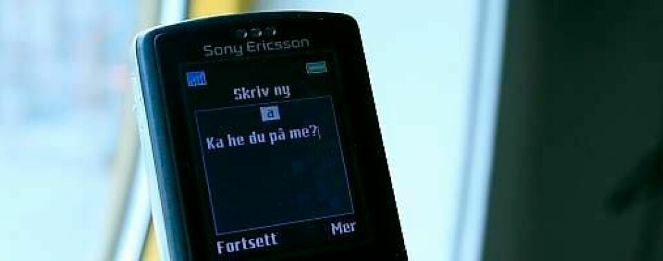 En av tre nordmenn sender tekstmelding på dialekt.