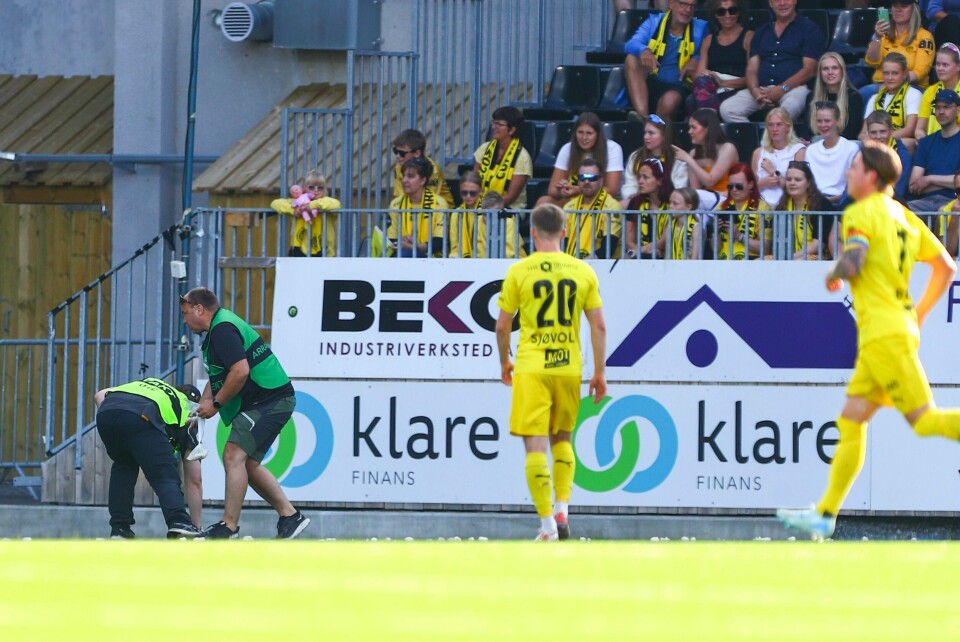 VAR-protester under eliteseriekampen mellom Bodø/Glimt og Haugesund på Aspmyra stadion. VAR-protester under eliteseriekampen mellom Bodø/Glimt og Haugesund på Aspmyra stadion. Foto: Mats Torbergsen / NTB