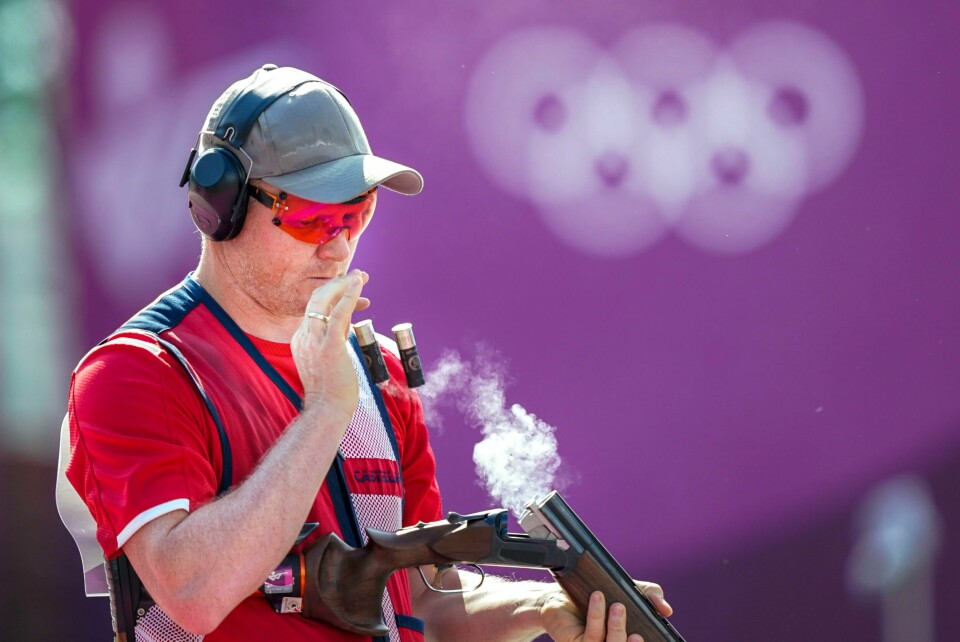 Erik Watndal falt av mot slutten av første dag i kvalifiseringen i skeet. Her er han under forrige OL i Tokyo. Det var litt action over Erik Watndal under mandagens skeetkvalifisering. Foto: Heiko Junge / NTB