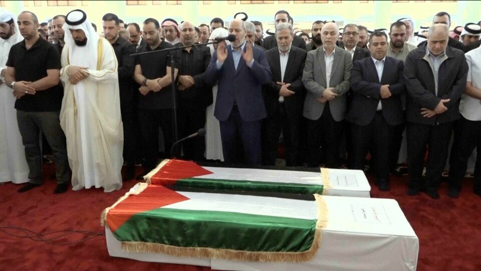Hamas-leder Ismail Haniyeh og livvakten hans ble begravet fredag i Qatar. Hamas-leder Ismail Haniyeh og livvakten hans ble begravet fredag i Qatar. Foto: Qatar TV / AP / NTB
