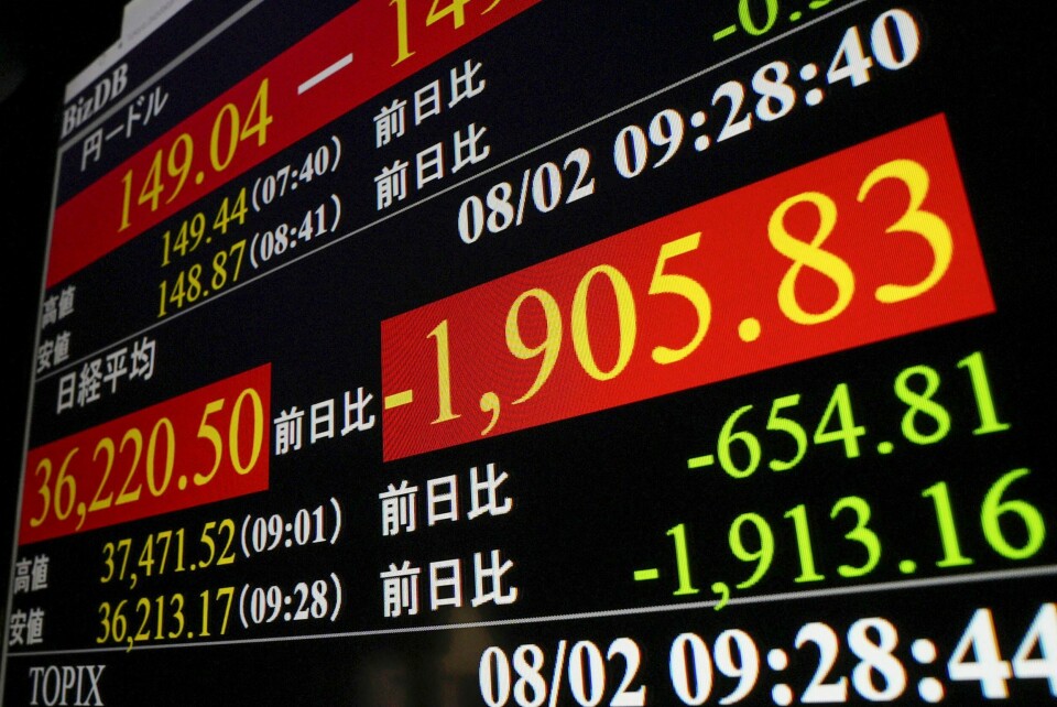 Aksjekursene falt på den japanske børsen fredag. Aksjekursene falt på den japanske børsen fredag. Foto: Kyodo News / AP / NTB