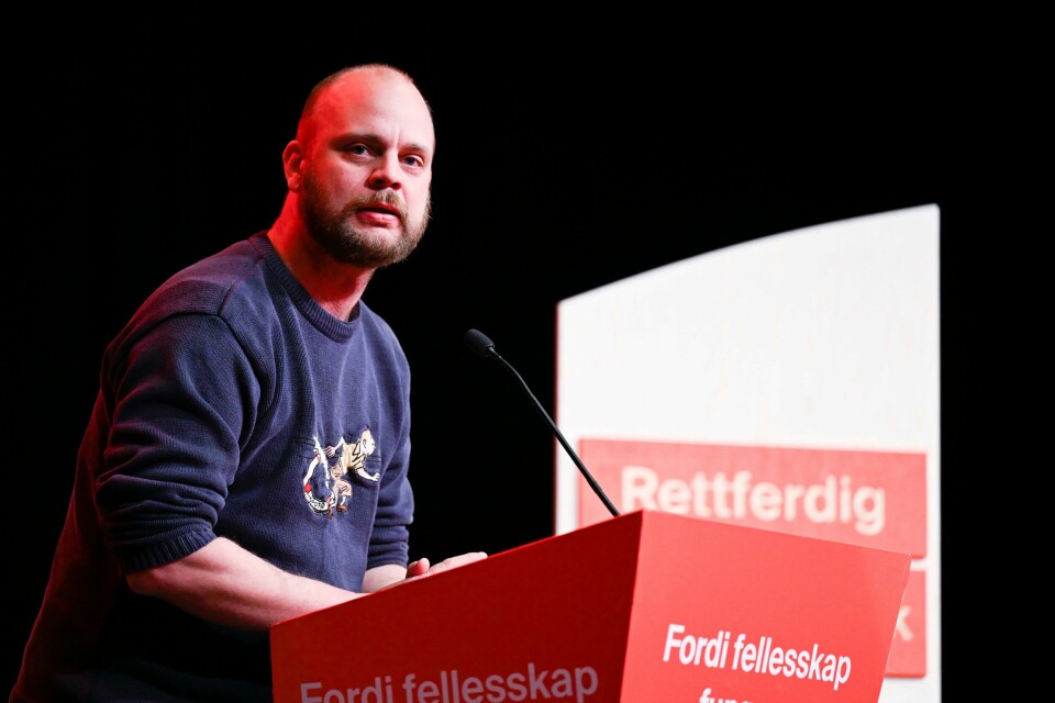 Mimir Kristjansson fra Rødt reagerer sterkt på forslaget fra regjeringen om å kutte i pensjonslønnen for sykepleiere. Rødt stortingsrepresentant Mimir Kristjansson mener våpenstøtte til Ukraina ikke betyr at man er for Nato eller at krig ikke er et helvete. Foto: Carina Johansen / NTB