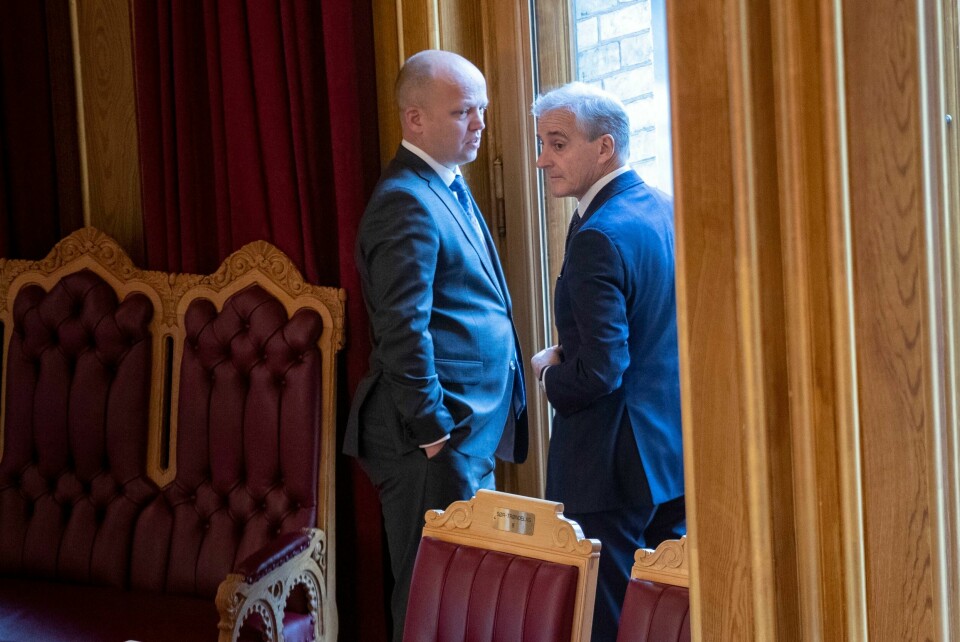 Statsminister Jonas Gahr Støre (Ap) og finansminister Trygve Slagsvold Vedum (Sp) har litt av hvert å snakke om. Finansminister Trygve Slagsvold Vedum (Sp) og statsminister Jonas Gahr Støre (Ap) må ta til takke med ytterlegare nedgang på partimålingane.Foto: Javad Parsa / NTB / NPK