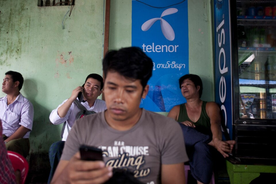 Hvis ikke Telenor sletter metadata om 18 millioner kunder vil selskapet og den norske stat bidra til å sende demokratiforkjempere i fengsel, mente en rekke underskrivere i Dagsavisen. Telenor svarer på kritikken.