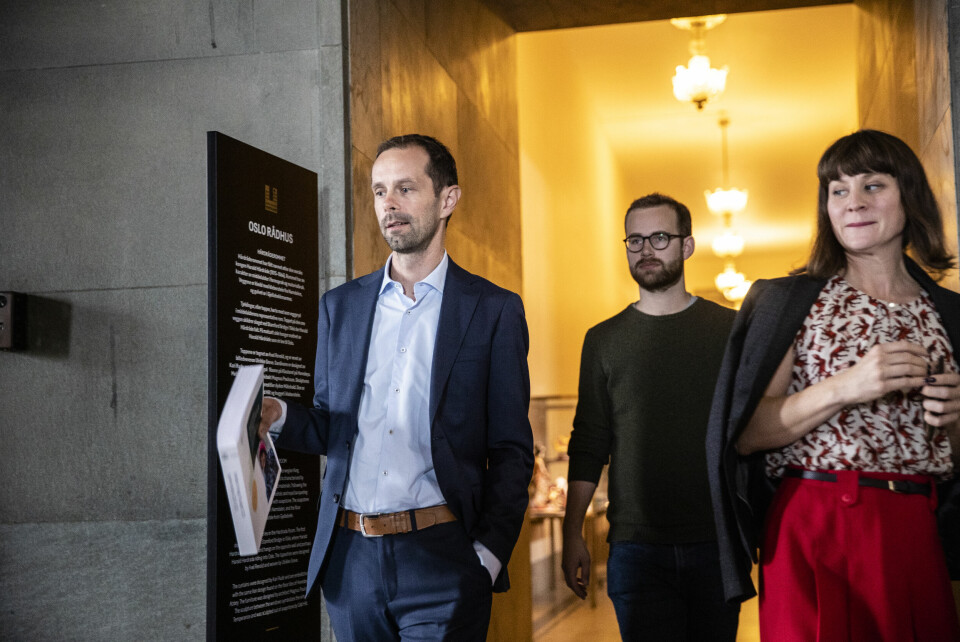 Bystyrepolitiker Hallstein Bjercke (V) reagerer sterkt på at regjeringen velger å overkjøre lokaldemokratiet i sykehussaken. Han reagerer også på vegne av regjeringens partikolleger i Oslo, som heller ikke ønsker en statlig reguleringsplan. Her sammen med byråd Rina Mariann Hansen (Ap) på Rådhuset etter presentasjonen av budsjettforslaget for Oslo kommune 2020 og økonomiplan 2020-2023. Hallstein Bjercke (tv), Venstres gruppeleder i Oslo bystyre, åpner for å overta for Rødt som byrådets samarbeidsparti. Foto: Stian Lysberg Solum / NTB