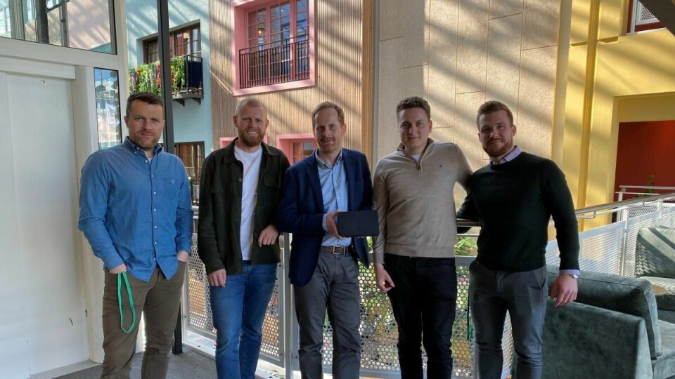 Ledergruppen i Amina Ole Martin Dahl, Fredrik Lima, Eirik Jørgensen og Henrik Gjeruldsen sammen med Nysnøs investeringssjef John Egil Johannessen, som ligger i midten. Ledergruppen i Amina Ole Martin Dahl, Fredrik Lima, Eirik Jørgensen og Henrik Gjeruldsen sammen med Nysnøs investeringssjef John Egil Johannessen, som ligger i midten.