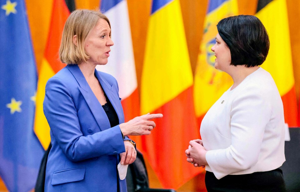 Utenriksminister Anniken Huitfeldt i samtale med Moldovas statsminister Natalia Gavrilita under en giverkonferanse i Berlin på tirsdag. Utenriksminister Anniken Huitfeldt i samtale med Moldovas statsminister Natalia Gavrilita under en giverkonferanse i Berlin på tirsdag.