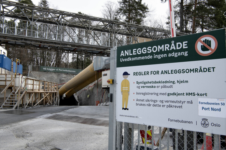 Arbeid ved Fornebuveien 50 hvor den nye Fornebubanen er under bygging. Fornebubanen.