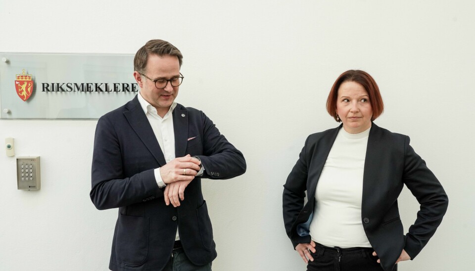 Vi kan sende en takk til dem som sitter lange dager og netter inne i en stadig varmere vårsol og forhandler om et produktivt, trygt og lønnsomt arbeidsliv, skriver vår kommentator. Her er riksmekler Mats Wilhelm Ruland og regjeringsadvokat Hilde Lund. .