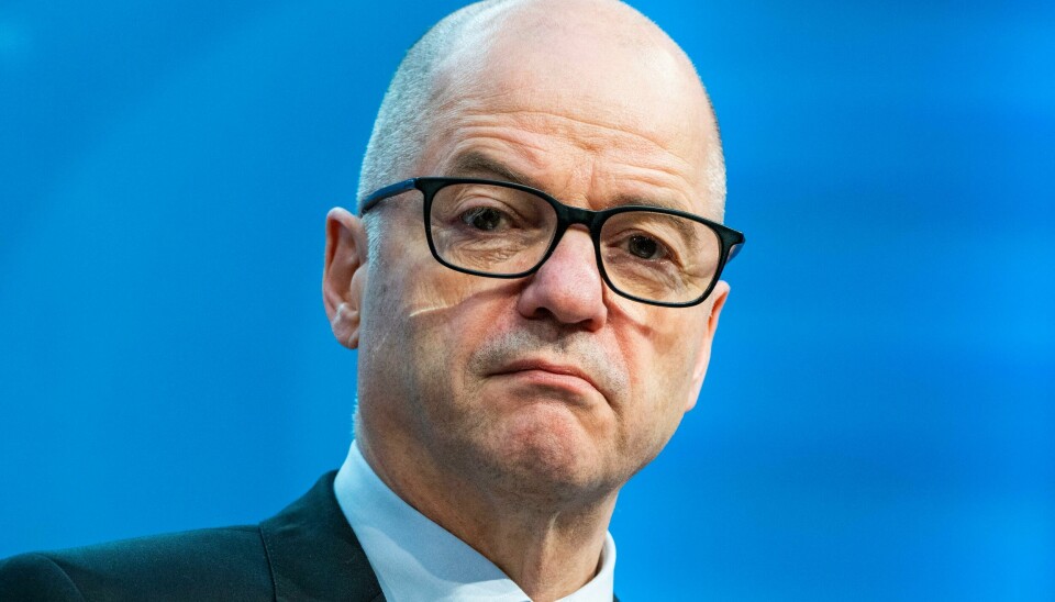 Odd Roger Enoksen (Sp) trakk seg som forsvarsministerunder etter nye avsløringer i helga. Det var det eneste riktige, mener Dagsavisen. Odd Roger Enoksen (Sp) trakk seg som forsvarsministerunder etter nye avsløringer i helga. Det var det eneste riktige, mener Dagsavisen.
