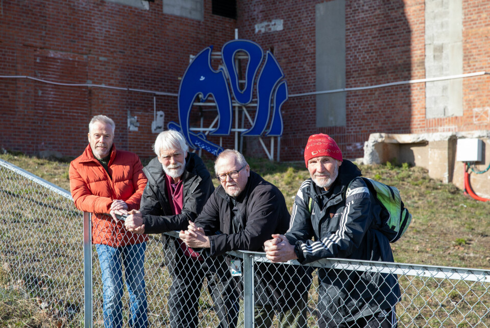 Thorstein Jarl (fra venstre), Bjørn Grønna, Jon Wilhelmsen og Vidar Meller foran Peterson-logoen - som fortsatt synes i bybildet i Moss. Thorstein Jarl (fra venstre), Bjørn Grønna, Jon Wilhelmsen og Vidar Meller foran Peterson-logoen - som fortsatt synes i bybildet i Moss.