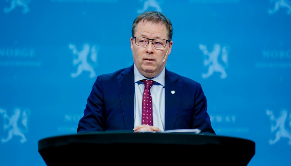 Bjørn Arild Gram (Sp) blir ny forsvarsminister etter Odd Roger Enoksen. Bjørn Arild Gram (Sp) blir ny forsvarsminister etter Odd Roger Enoksen.