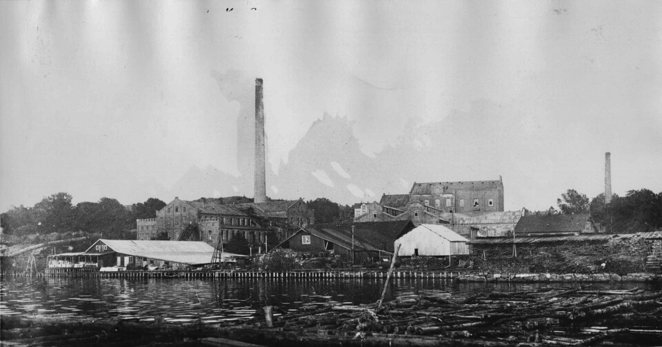 Det var lange tradisjoner for produksjon av cellulose og papir på Peterson-tomta i Moss. Her fra 1912. Det var lange tradisjoner for produksjon av cellulose og papir på Peterson-tomta i Moss. Her fra 1912.