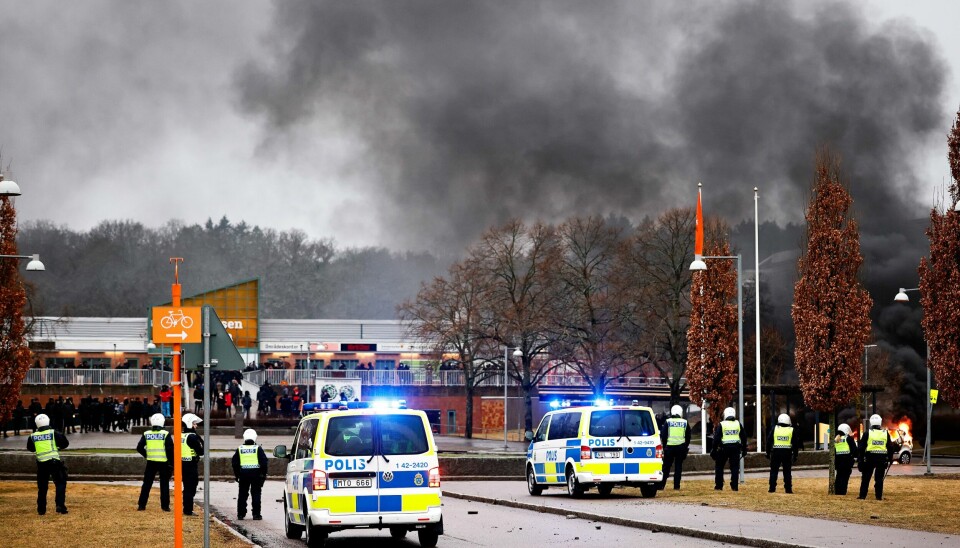 Søndag er det igjen bråk i svenske Linköping i forbindelse med en planlagt koranbrenning. Tidligere i uken ble tre politifolk sendt til sykehus i forbindelse med voldsomme motdemonstrasjoner. Søndag er det igjen bråk i svenske Linköping i forbindelse med en planlagt koranbrenning. Tidligere i uken ble tre politifolk sendt til sykehus i forbindelse med voldsomme motdemonstrasjoner. Arkivfoto: Stefan Jerrevång/TT / NTB