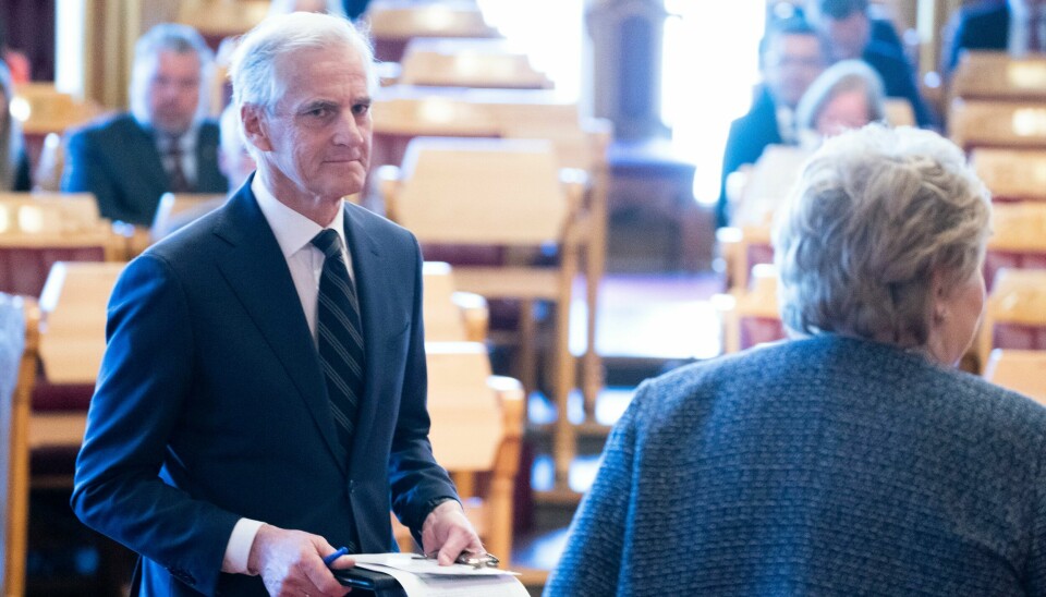 Statsminister Jonas Gahr Støre under Stortingets muntlige spørretime onsdag. Høyres leder Erna Solberg t.h. Statsminister Jonas Gahr Støre under Stortingets muntlige spørretime onsdag. Høyres leder Erna Solberg t.h.
