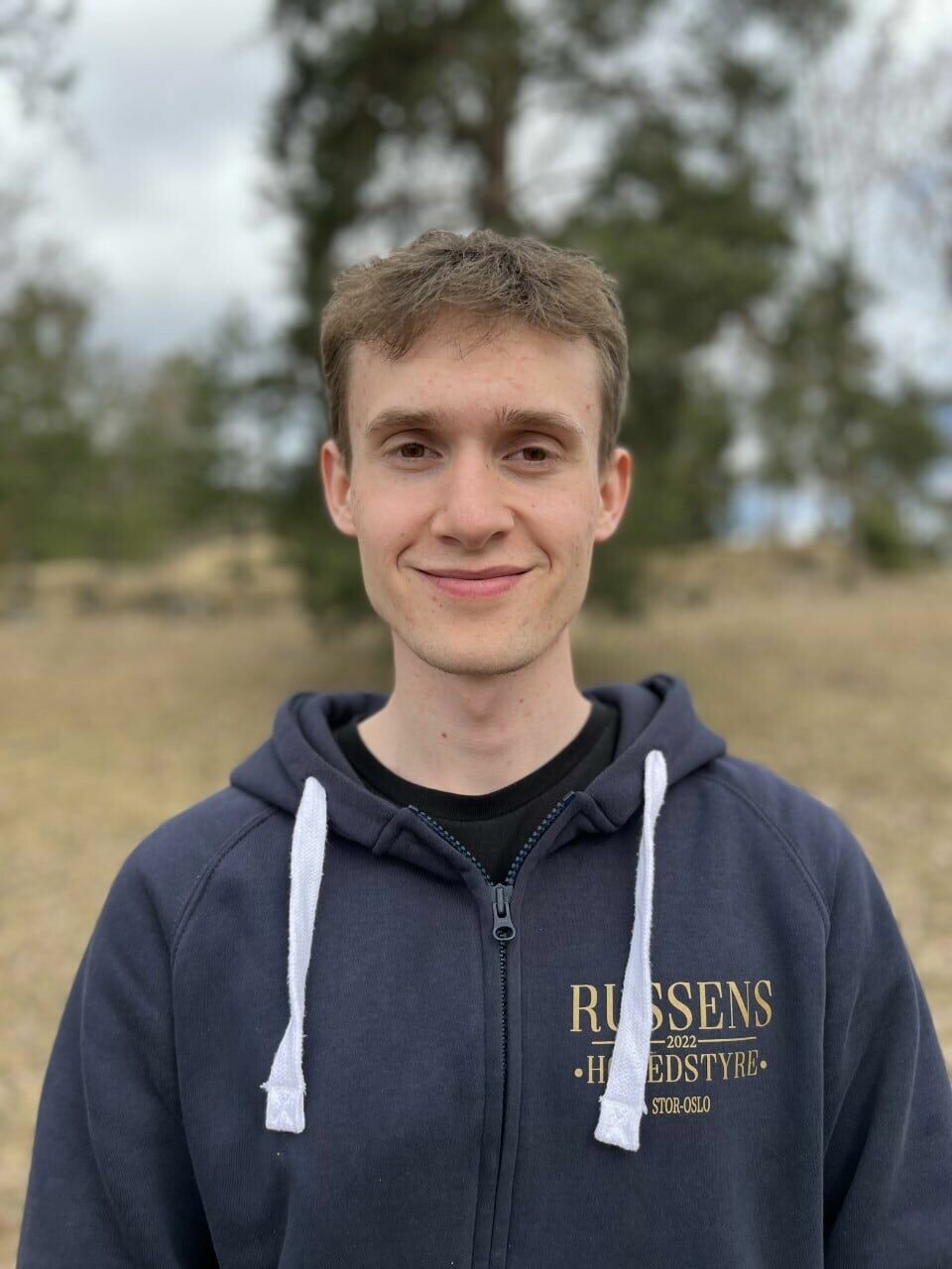 Thomas Aasen går på Asker vgs, og er årets Russepresident i Oslo og gamle Akershus. Thomas Aasen går på Asker vgs, og er årets Russepresident i Oslo og gamle Akershus.