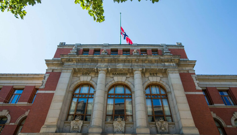 Høyesterett kan ha rett, men at domstolen avgjør samfunnsutviklinga er grunnleggende uheldig for folkestyret, skriver Lan Marie Berg. .