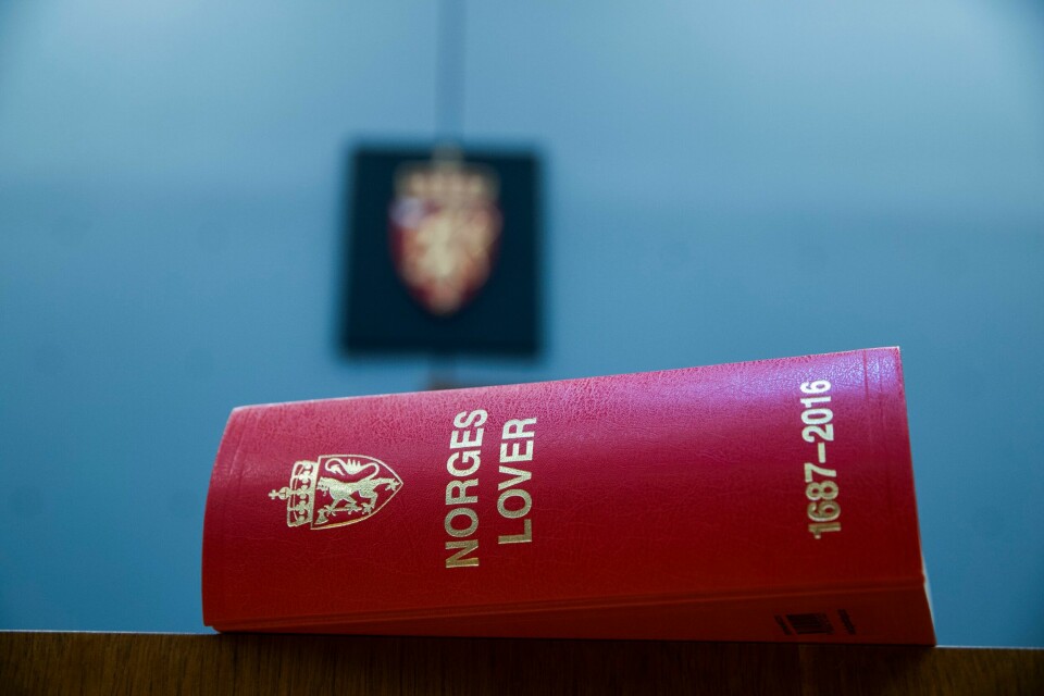 Den 55 år gamle taxisjåføren er dømt til fengsel for å ha utnyttet en persons psykiske utviklingshemming til å skaffe seg sex. Dommen blir trolig anket.