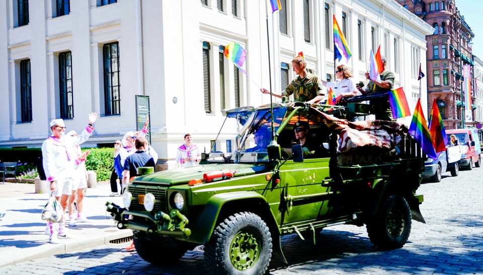 Forsvarssjef general Eirik Kristoffersen deltok i Pride Parade i Oslo sentrum i fjor sommer. - Forsvaret skal sørge for et vern av våre viktigste verdier, fra demokrati, menneskerettigheter, likestilling og likeverd, skriver Heidi Lunde Nordby. .
