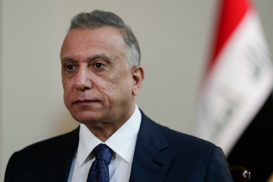 Statsminister Mustafa al-Kadhimi i Irak. Statsminister Mustafa al-Kadhimi i Irak overlevde et drapsforsøk i helgen. Men det er ulike teorier og meninger om hva som egentlig skjedde.