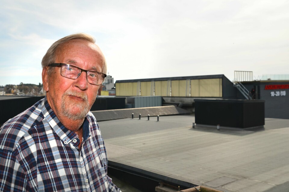 Han startet som papirarbeider på Saugbruks i Halden og gikk til topps i LO. For tre år siden kjøpte Yngve Hågensen leilighet i tidligere Askim gummivarefabrikk. I fjerde etasje. Han startet som papirarbeider på Saugbruks i Halden og gikk til topps i LO. For tre år siden kjøpte Yngve Hågensen leilighet i tidligere Askim gummivarefabrikk. I fjerde etasje.