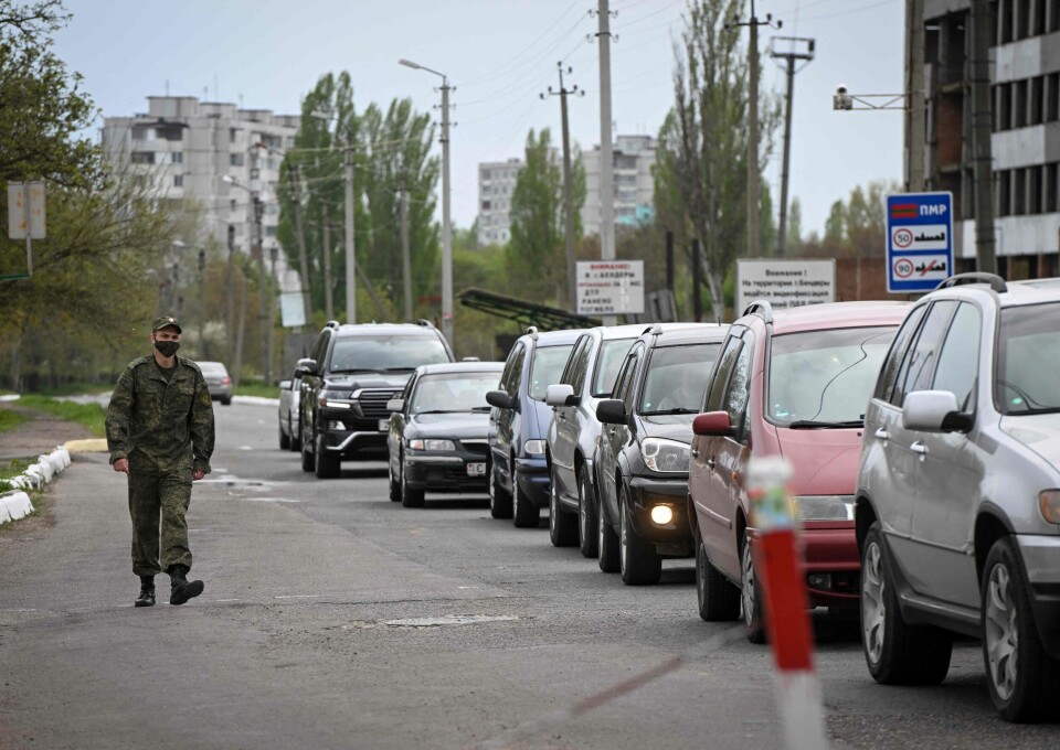 Etter at Russland gjorde det klart at de ønsker en landkorridor til Transnistria, har mange ønsket å forlate utbryterrepublikken. Køene skyldes også strengere grensekontroll mellom Transnistria og Moldova. Etter at Russland gjorde det klart at de ønsker en landkorridor til Transnistria, har mange ønsket å forlate utbryterrepublikken.