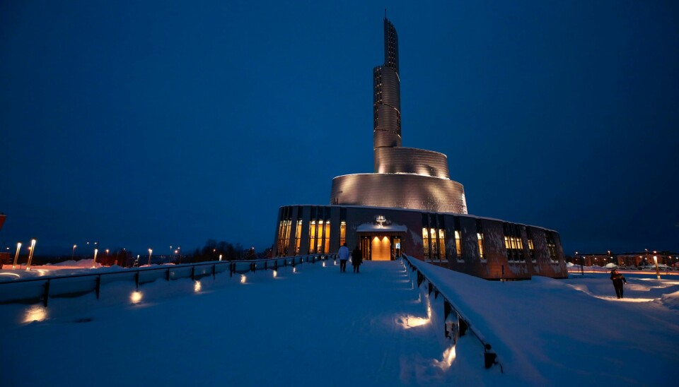 Nordlyskatedralen Alta kirke er et landemerke i kommunen.
