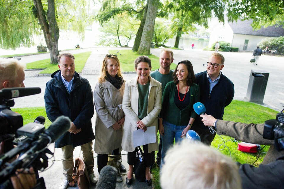 Stavangers politikere, her representert ved Kari Nessa Nordtun (Ap), Frode Myrhol (FNB), Daria Maria Szymaniuk (MDG), Eirik Faret Sakariassen (SV), Mímir Kristjánsson (Rødt) og Dagny Sunnanå Hausken (Sp) etter at det ble klart at de overtok som posisjonspartier. d