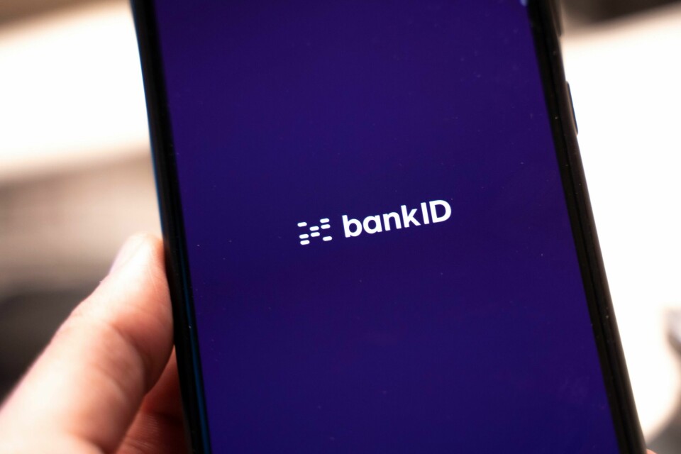 BankID på mobil tas ut av drift søndag. Nå er det kun appen eller kodebrikke som gjelder. Kilder sier til NRK at utfasingen trolig vil skje i løpet av 2023. Illustrasjonsfoto: Ali Zare / NTB