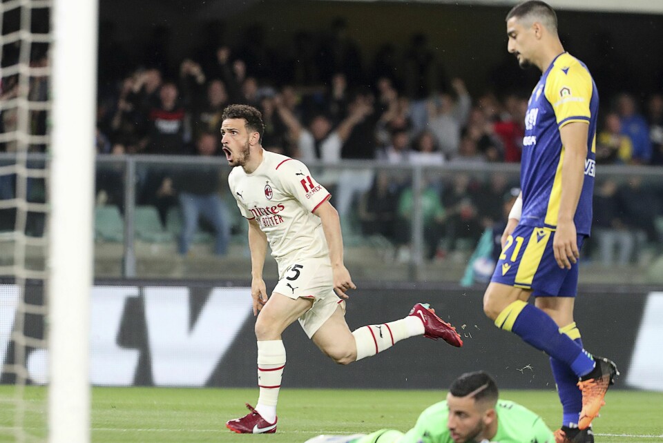 Alessandro Florenzi jubler etter å ha sikret 3-1-seier for Milan borte mot Hellas Verona. Seieren sendte Milan tilbake til tabelltopp to serierunder før slutt. Alessandro Florenzi jubler etter å ha sikret 3-1-seier for Milan borte mot Hellas Verona. Seieren sendte Milan tilbake til tabelltopp to serierunder før slutt. Foto: Paola Garbuio, LaPresse via AP / NTB