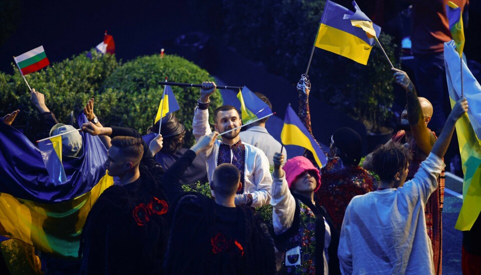 Ukrainske Kalush Orchestra med frontfigur Oleh Psiuk (med rosa hatt) er de store favorittene. Ukrainske Kalush Orchestra med frontfigur Oleh Psiuk (med rosa hatt) er de store favorittene.