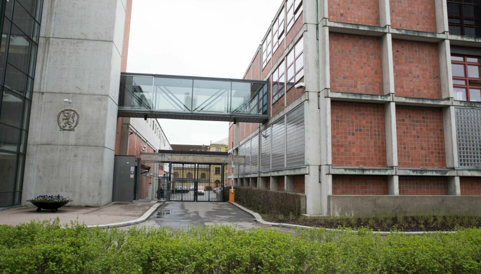 I forslaget til revidert nasjonalbudsjett fremgår det at regjeringen ikke vil sette av penger til nytt bygg for å huse Politihøgskolen. Dermed forblir høyskolen inntil videre på Majorstuen. I forslaget til revidert nasjonalbudsjett fremgår det at regjeringen ikke vil sette av penger til nytt bygg for å huse Politihøgskolen. Dermed forblir høyskolen inntil videre på Majorstuen. Foto: Terje Pedersen / NTB