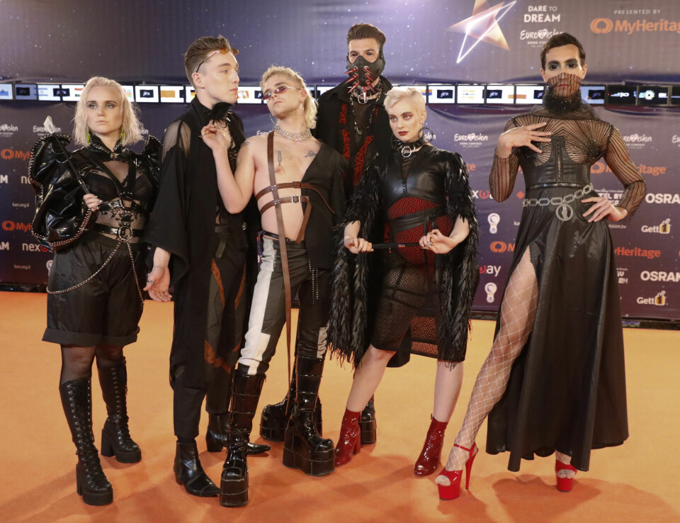 Islandske Hatari under Melodi Grand Prix i Tel Aviv i Israel i 2019. I Norge oppfordret flere artister til en boikott av finalen i Israel, og Karpe var blant de 76 artistene som underskrev Palestinakomiteens opprop. Islandske Hatari under Melodi Grand Prix i Tel Aviv i Israel 2019. I Norge oppfordret flere artister til en boikott av finalen i Israel, og Karpe var blant de 76 som underskrev Palestinakomiteens opprop.
