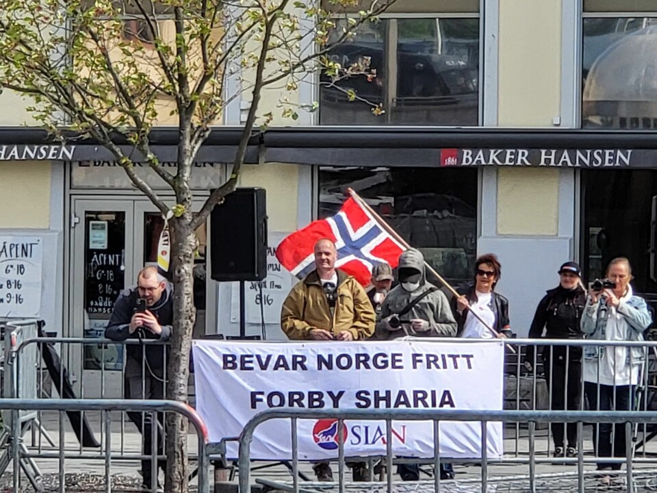 Leder for Stopp islamiseringen av Norge (Sian) er på plass i Drammen. De hadde tidligere lovet å ikke brenne Koranen og det gjorde de ikke. Sian