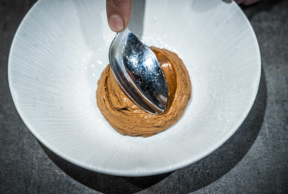Med Amaretto i miksen når sjokolademoussen nye høyder. Foto: Ole Berg-Rusten / NTB MOUSSE: Med Amaretto i miksen når sjokolademoussen nye høyder. Foto: Ole Berg-Rusten / NTB