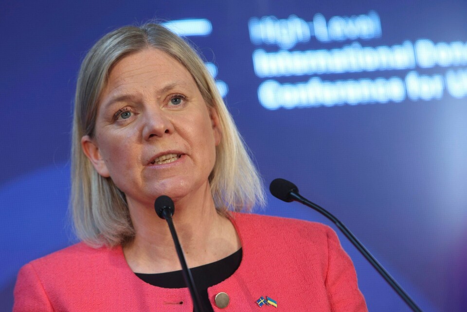 Sveriges statsminister Magdalena Andersson og resten av Socialdemokraterna sier ja til å bli med i Nato. Sveriges statsminister Magdalena Andersson vurderer å ta Sverige inn i Nato. I formiddag legges det fram en sikkerhetspolitiske analyse som danner grunnlag for avgjørelsen. Foto: Michal Dyjuk / AP / NTB