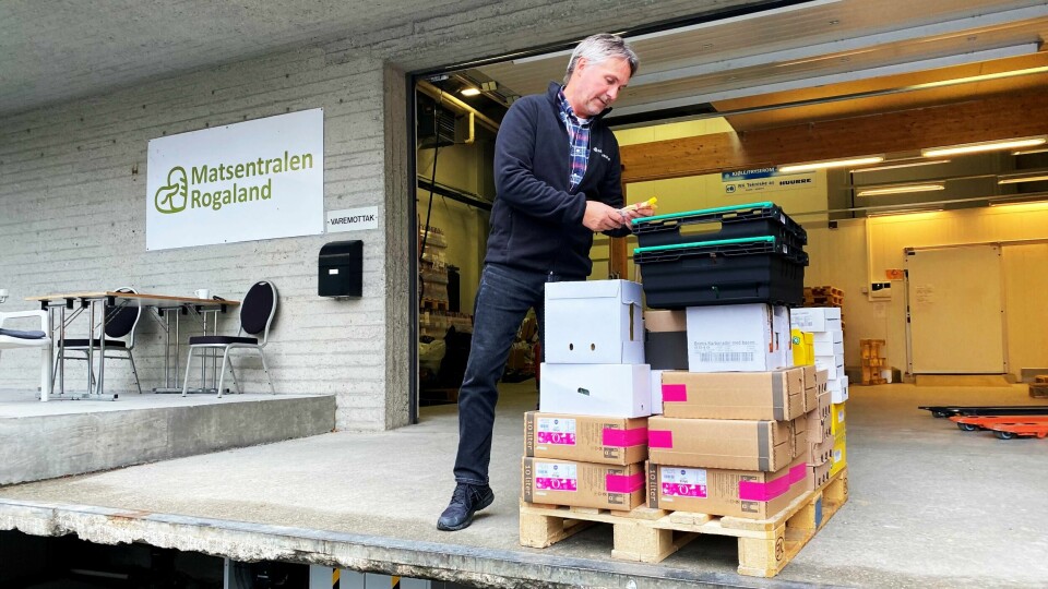 Daglig leder Tor Jan Bredenbekk ved Matsentralen Rogaland i Sandnes er en av dem som bidrar til å redusere matsvinnet. Hver uke deler han ut mat til 55 organisasjoner som hjelper vanskeligstilte. Tor jan Bredenbekk er daglig leder hos Matsentralen Rogaland i Sandnes. Hver uke deler han ut mat til 55 organisasjoner som hjelper vanskeligstilte. I hele 2022 ble det utdelt 806 tonn mat, 1,6 millioner måltider. Det er behov for å dele ut enda mer, forteller han.