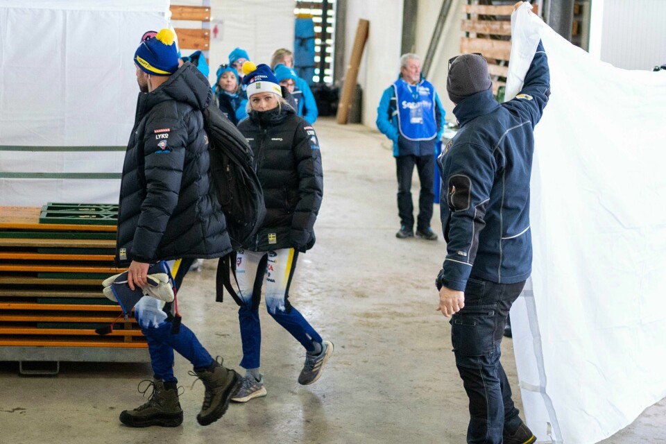 Frida Karlsson er tilbake på beina etter at hun kollapset i målområdet.Foto: Terje Pedersen / NTB Frida Karlsson er tilbake på beina etter at hun kollapset i målområdet.Foto: Terje Pedersen / NTB