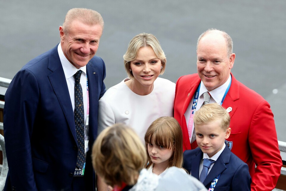 Sergej Bubka (t.v.) får igjen kjeft hjemme i Ukraina etter å ha delt ut OL-gull til russiskfødte Darja Varfolomeev. Her er han med fyrst Albert av Monaco og prinsesse Gabriella. Sergej Bubka (t.v.) får igjen kjeft hjemme i Ukraina etter å ha delt ut OL-gull til russiskfødte Darja Varfolomeev. Her er han med fyrst Albert av Monaco og prinsesse Gabriella. Foto: Pascal Le Segretain / Pool / AP / NTB